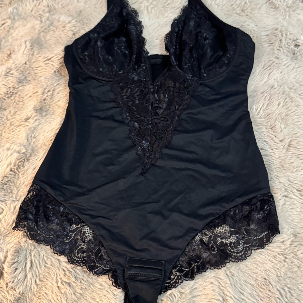 Chic Black Lace Shapewear Bodysuit - Picture 2 of 8